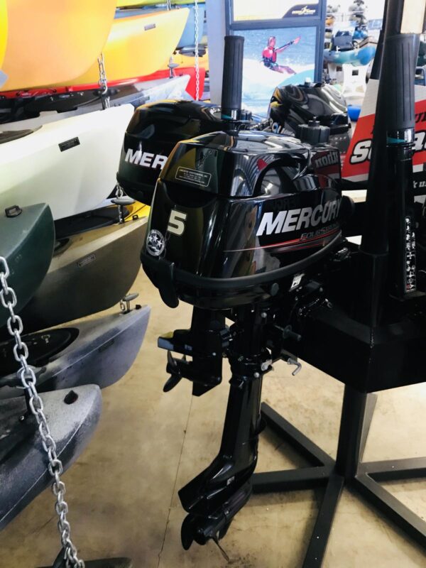 Mercury 5HP Propane outboard motor - Image 3