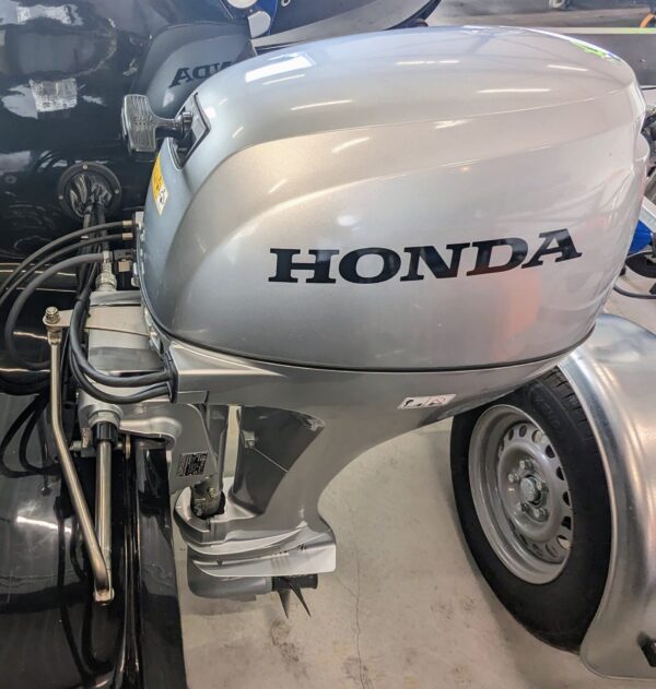 Honda BF15 Outboard Motor - Image 2